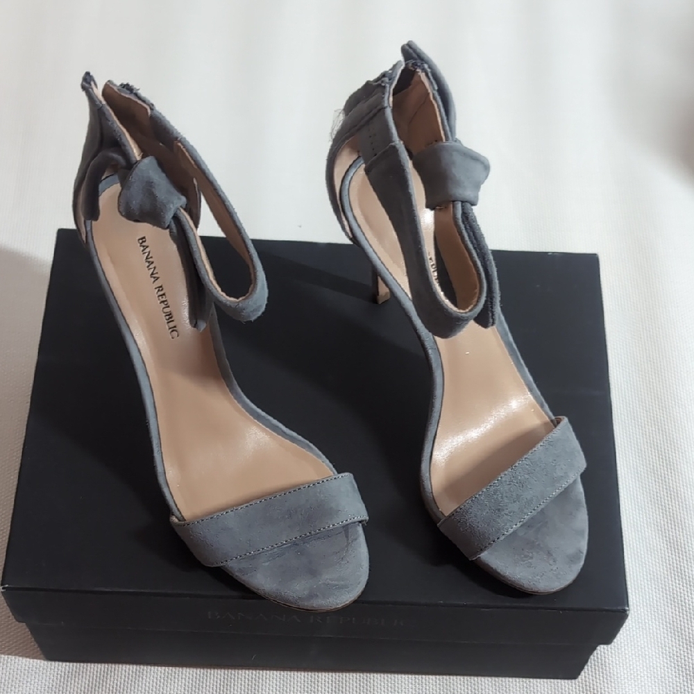 Banana Republic Grey Suede‎ Wide Ankle Strap Heels - 6.5